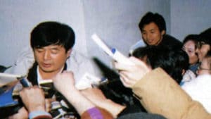 Falun-Gong-Story_Rise-of-Falun-Gong_Master-Li-Healing-Asia-Expo_Autographs